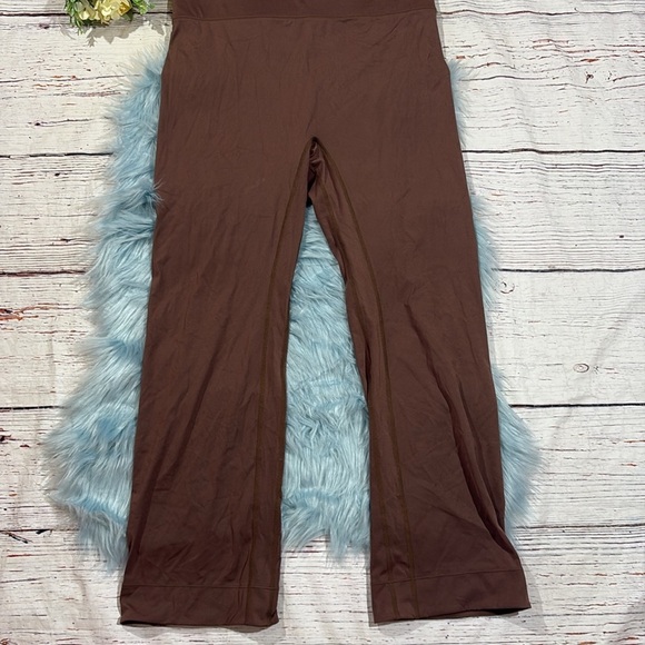 All Access High Rise Harmony Flare Legging in Cappuccino - Picture 6 of 9